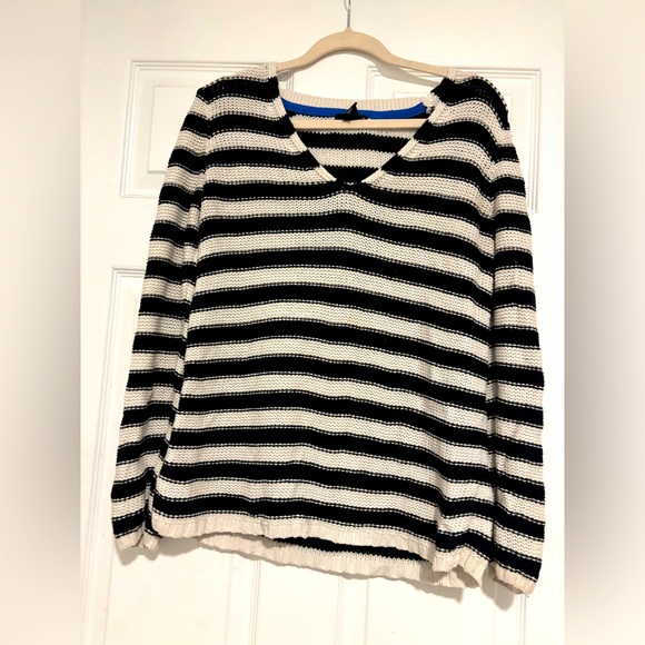 H&M Black and White Striped V-Neck Sweater - Picture 1 of 2